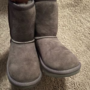 Gray short uggs